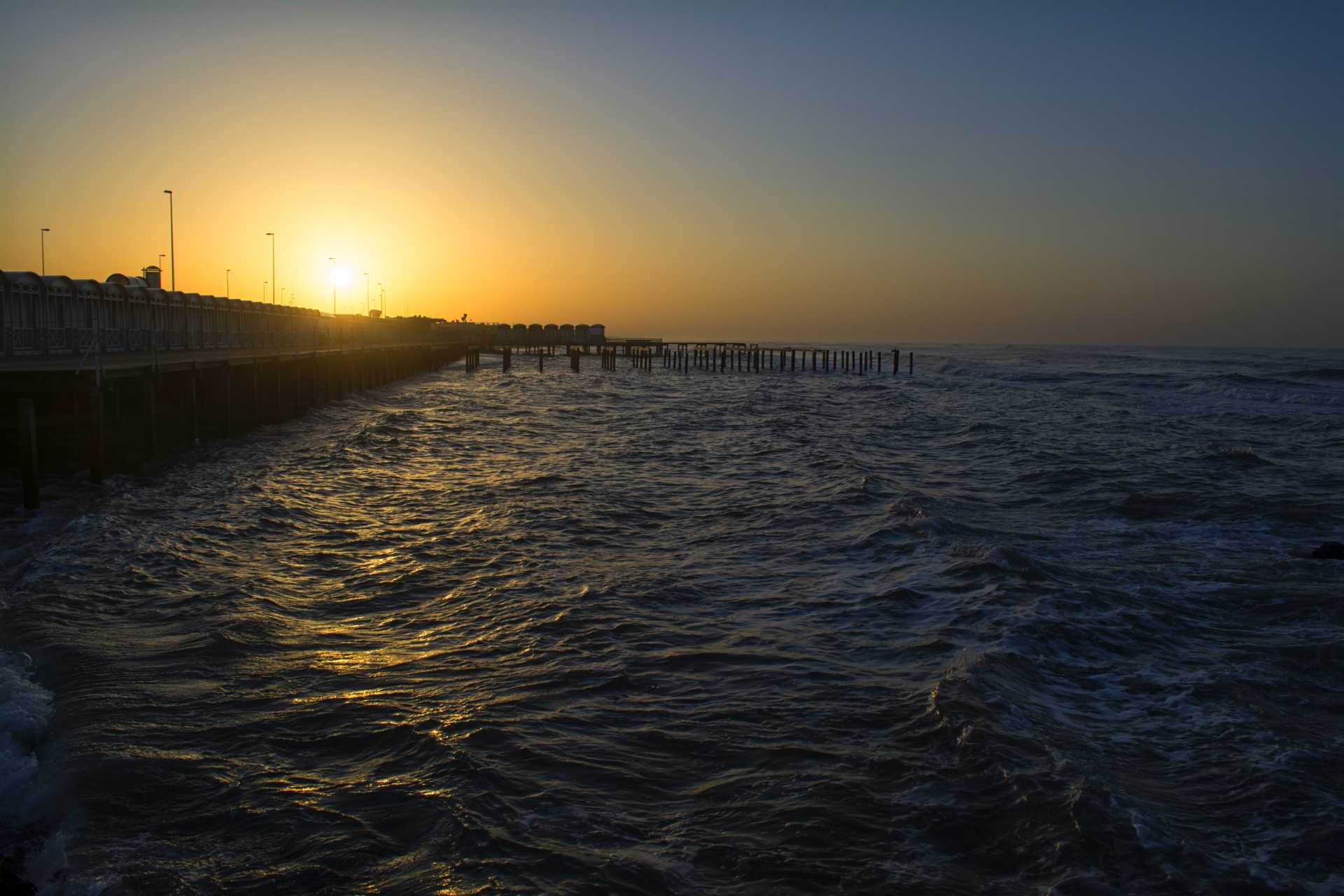 Perch ad Ostia si vede l''alba sul mare?